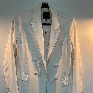 WHITE BLAZER W SATIN DETAILING